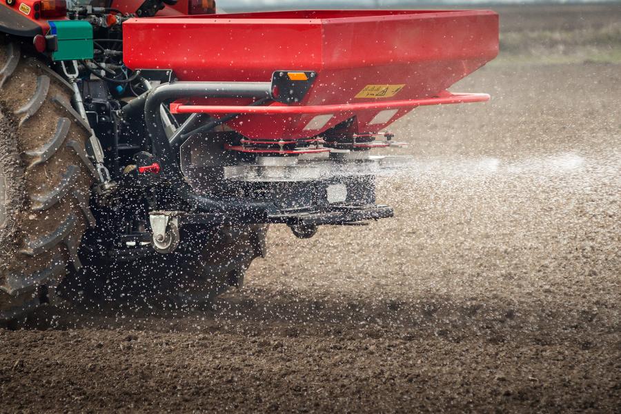 Landmaschinen und Anbaugeräte